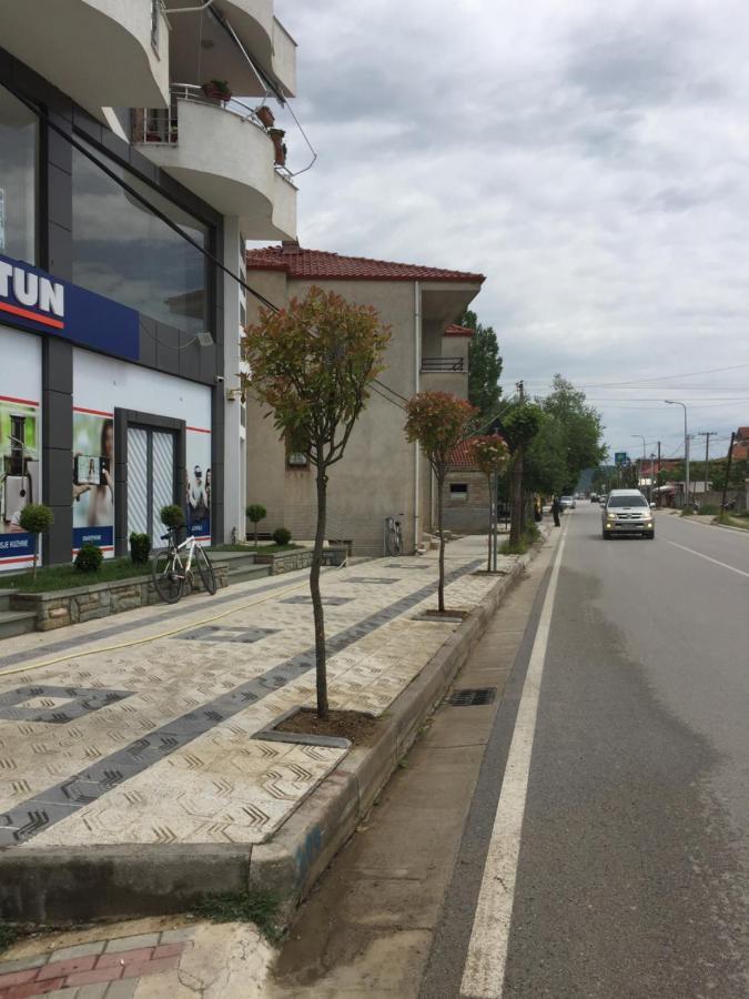 Guest'S Apartament Pogradec Bagian luar foto