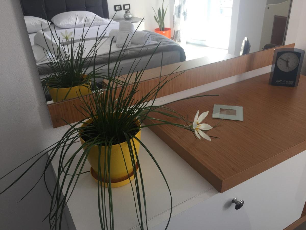 Guest'S Apartament Pogradec Bagian luar foto