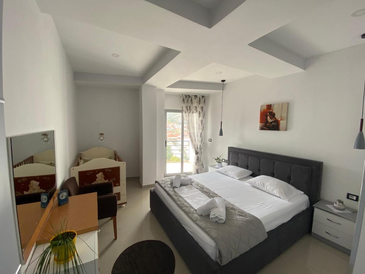 Guest'S Apartament Pogradec Bagian luar foto