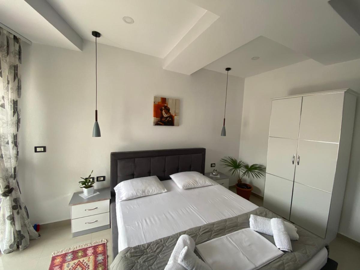 Guest'S Apartament Pogradec Bagian luar foto