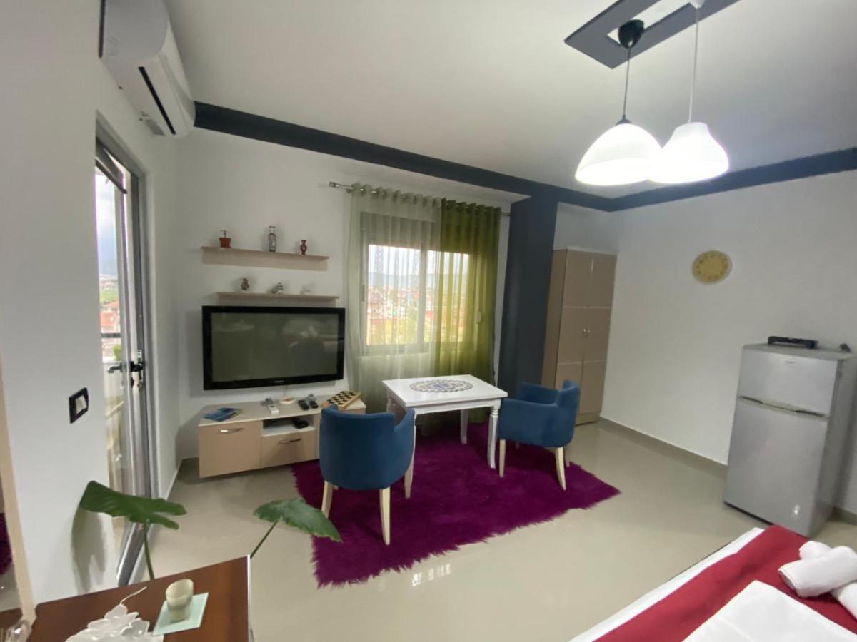 Guest'S Apartament Pogradec Bagian luar foto