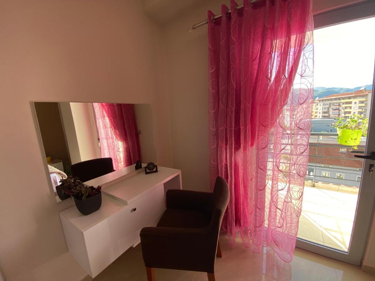 Guest'S Apartament Pogradec Bagian luar foto