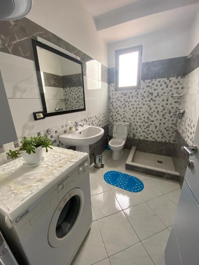 Guest'S Apartament Pogradec Bagian luar foto
