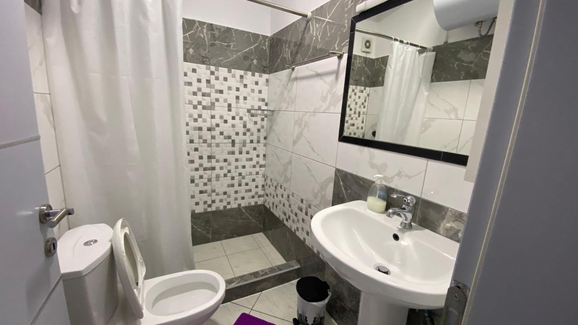 Guest'S Apartament Pogradec Bagian luar foto