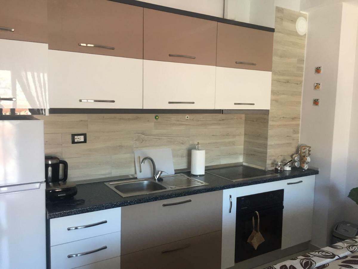 Guest'S Apartament Pogradec Bagian luar foto
