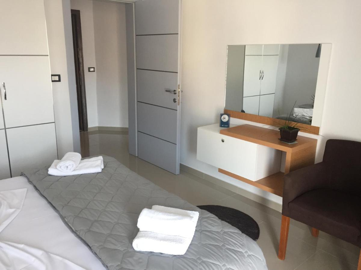 Guest'S Apartament Pogradec Bagian luar foto