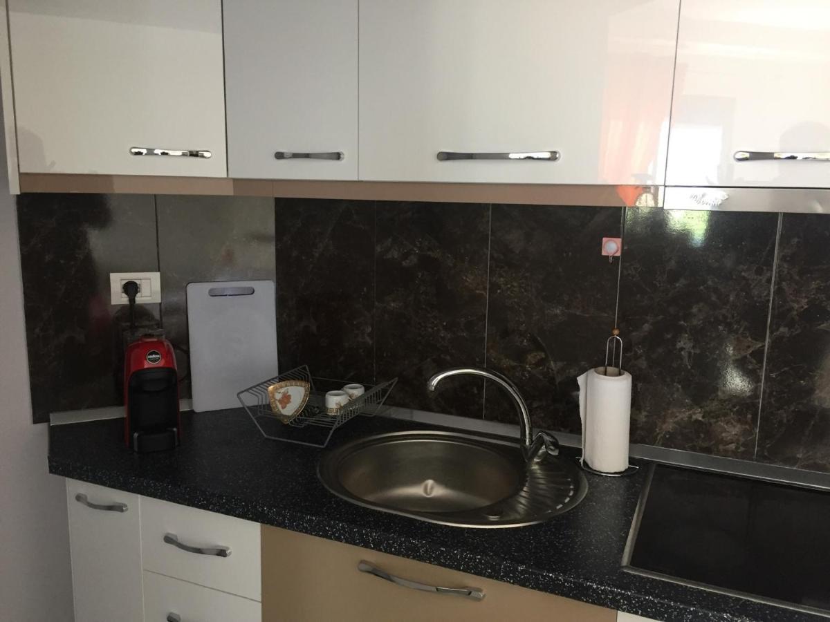 Guest'S Apartament Pogradec Bagian luar foto